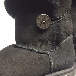 Uggs Bailey button